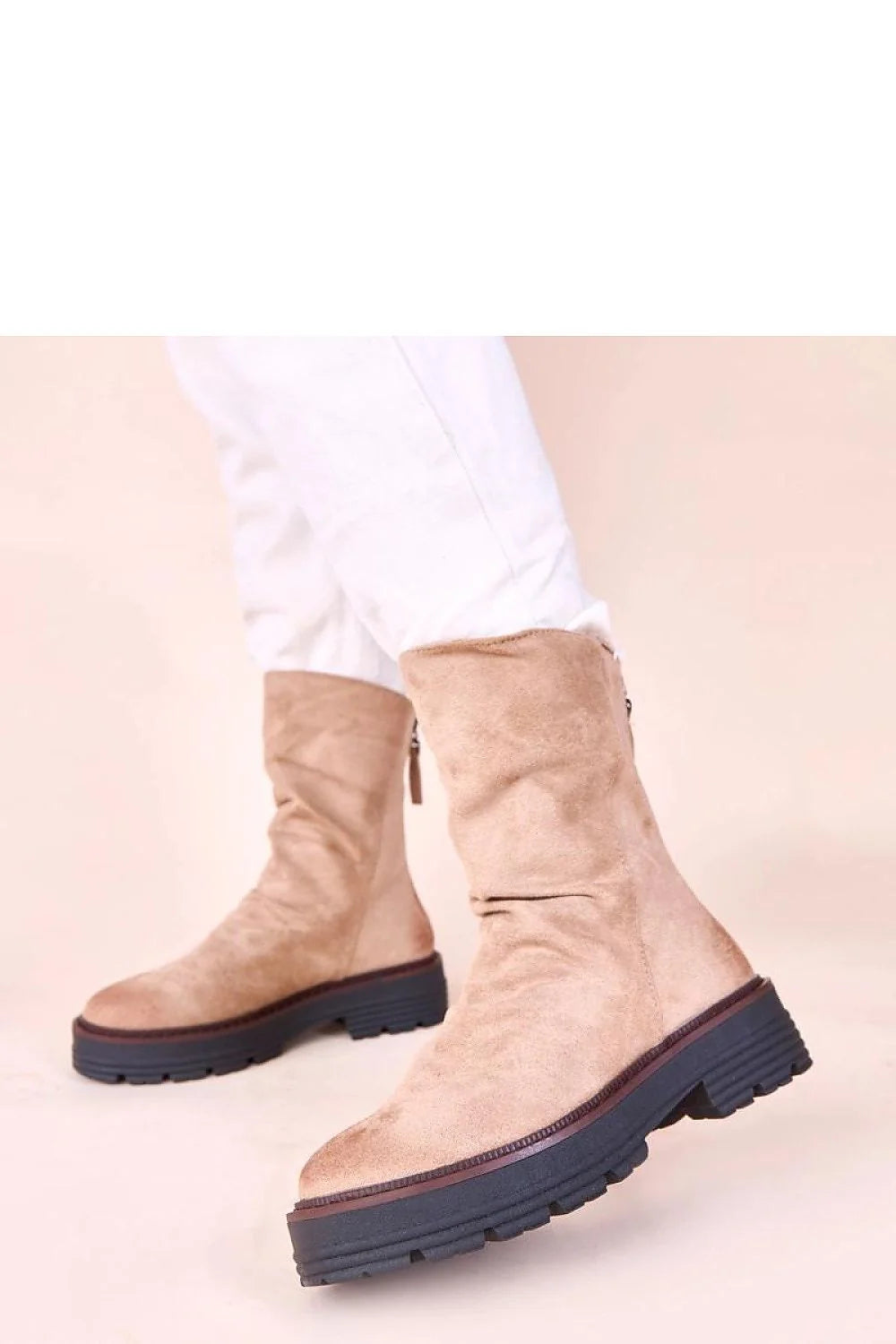 bottines femme cuir suédé écologique beige clair devant froncé tige mi mollet semelle plateforme noire crantée