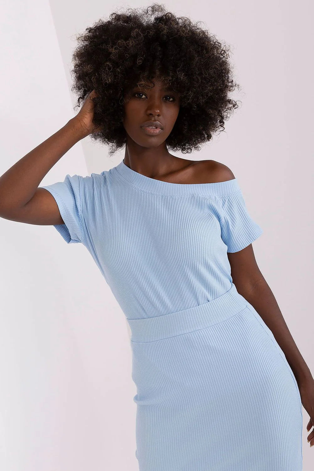 chemisier jupe femme moderne élégante asymétrique manches courtes repliées ajustée taille haute côtelée coton élasthanne pastel bleu polyvalente