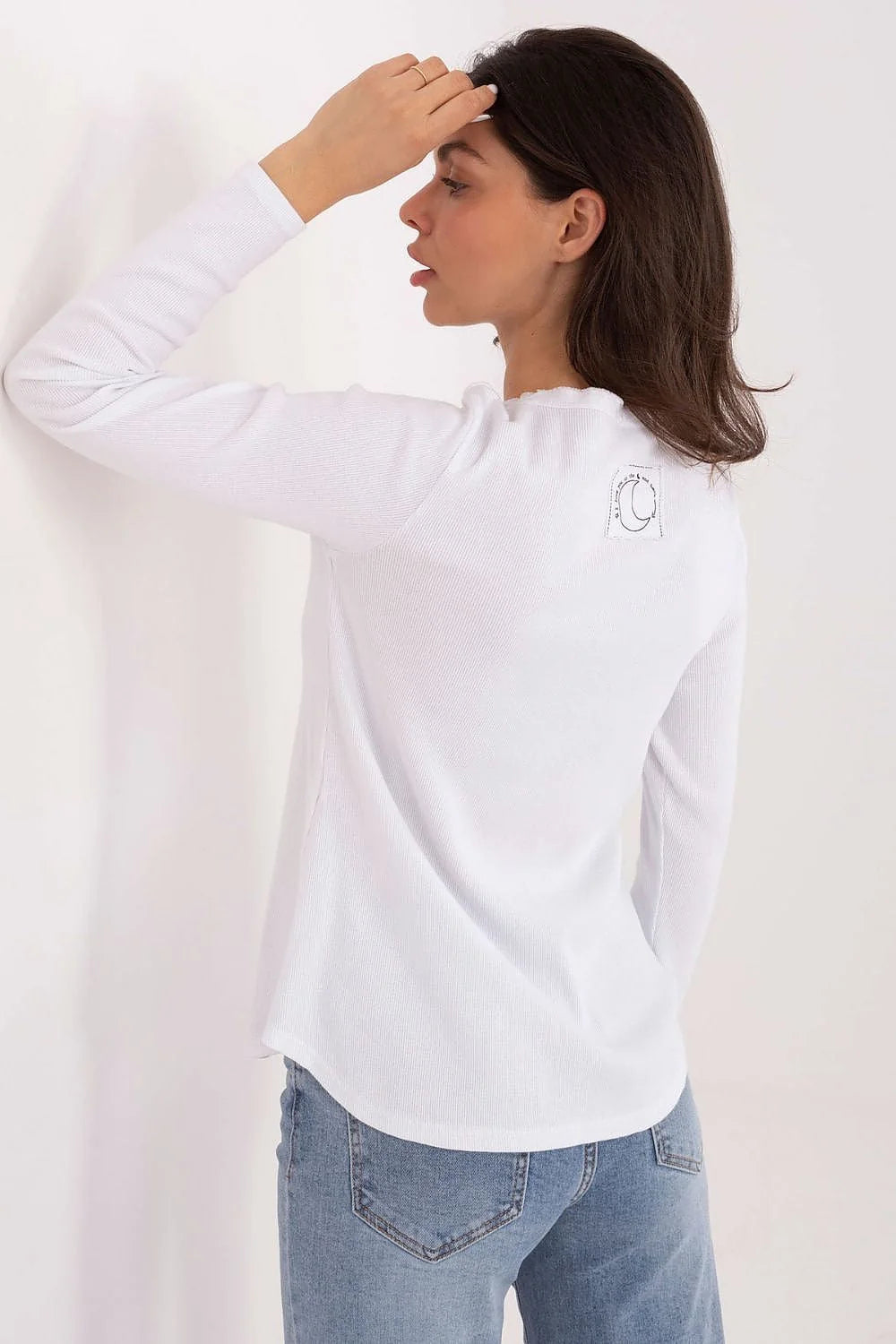 chemisier côtelé longsleeve manches longues coton élasthanne stretch ajusté silhouette col rond broderie discrète dos basique intemporel minimaliste confortable décontracté