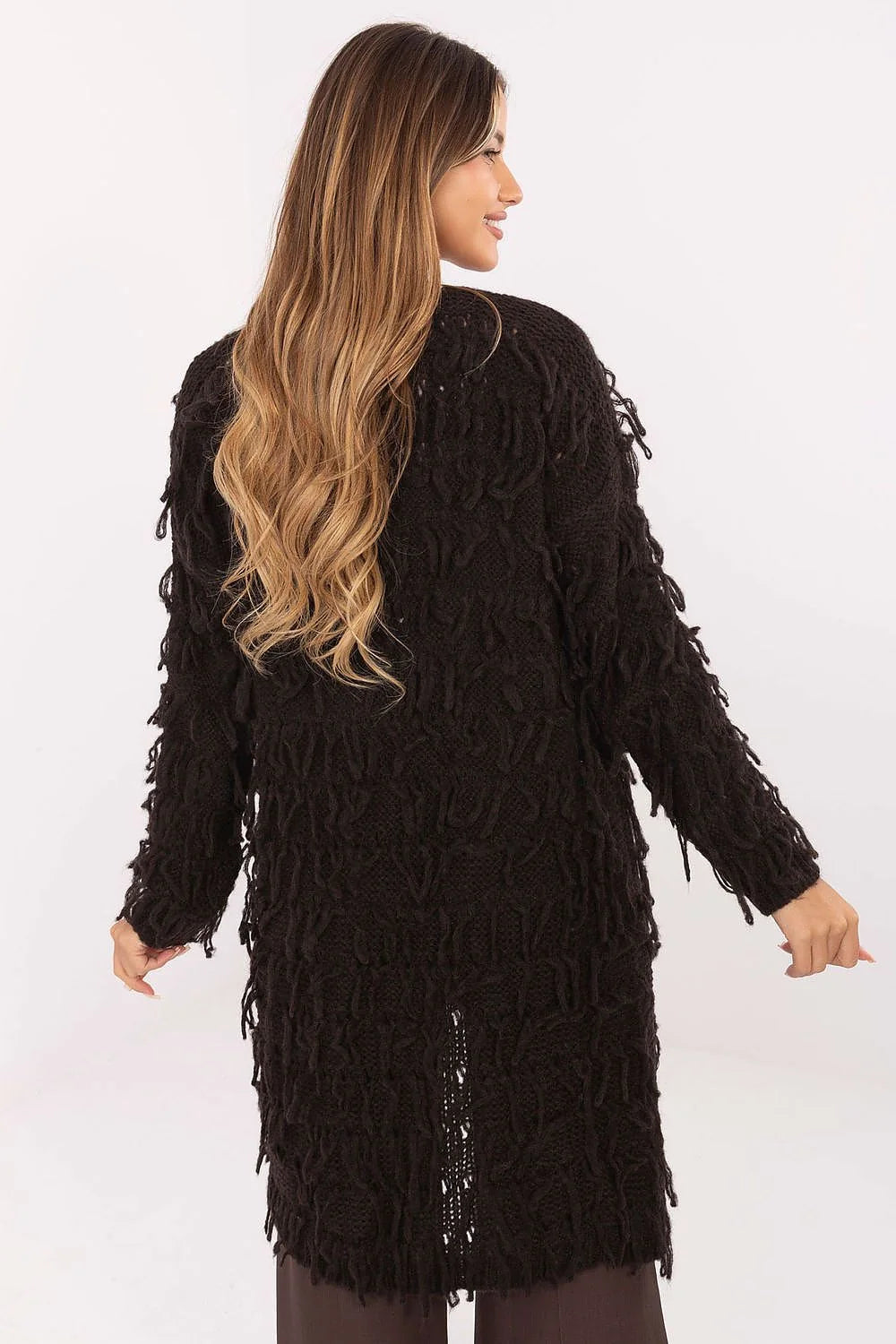 cardigan long femme grosse maille noir gilet ouvert oversize manches longues coupe droite bouclée franges décoratives shaggy bohème cosy genou