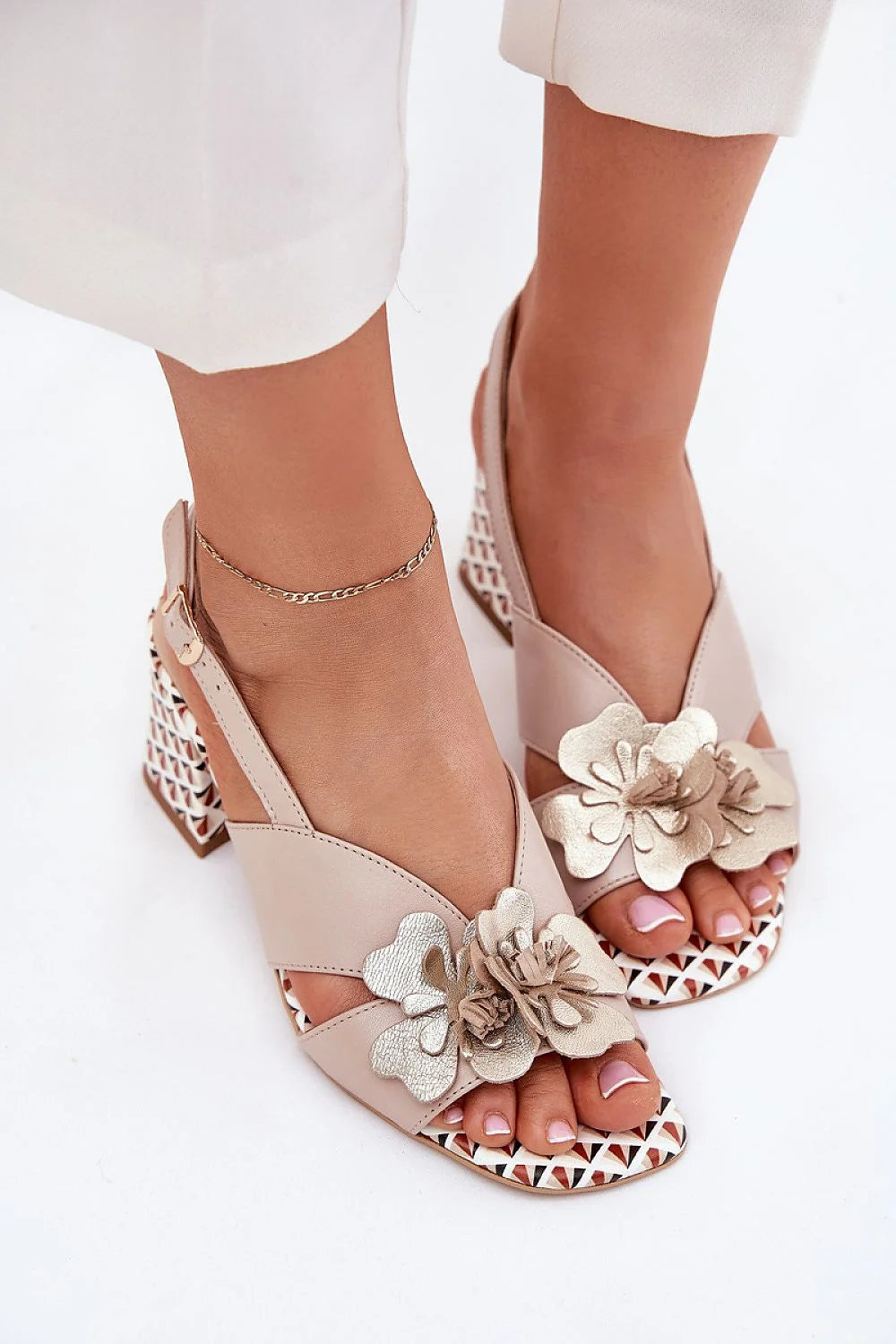 Sandales à talons Step in style édition limitée cuir naturel talon en colonne fleurs décoratives mariage réception femme