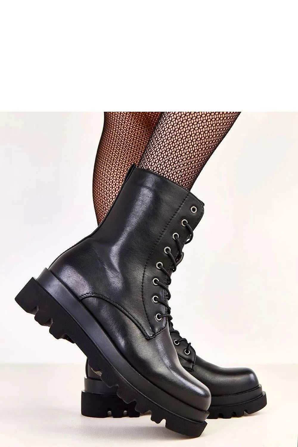 bottines rangers femme cuir écologique noir lisse brillante bout rond lacets oeillets metalliques zip lateral semelle plateforme crantee antiderapante doublee