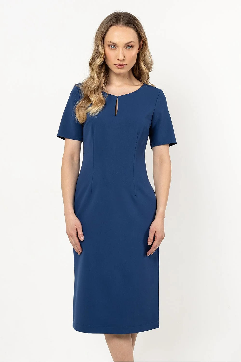 Robe de jour moderne style épuré manches courtes col rond ouverture goutte d'eau fermeture éclair dissimulée polyester viscose elastane femme
