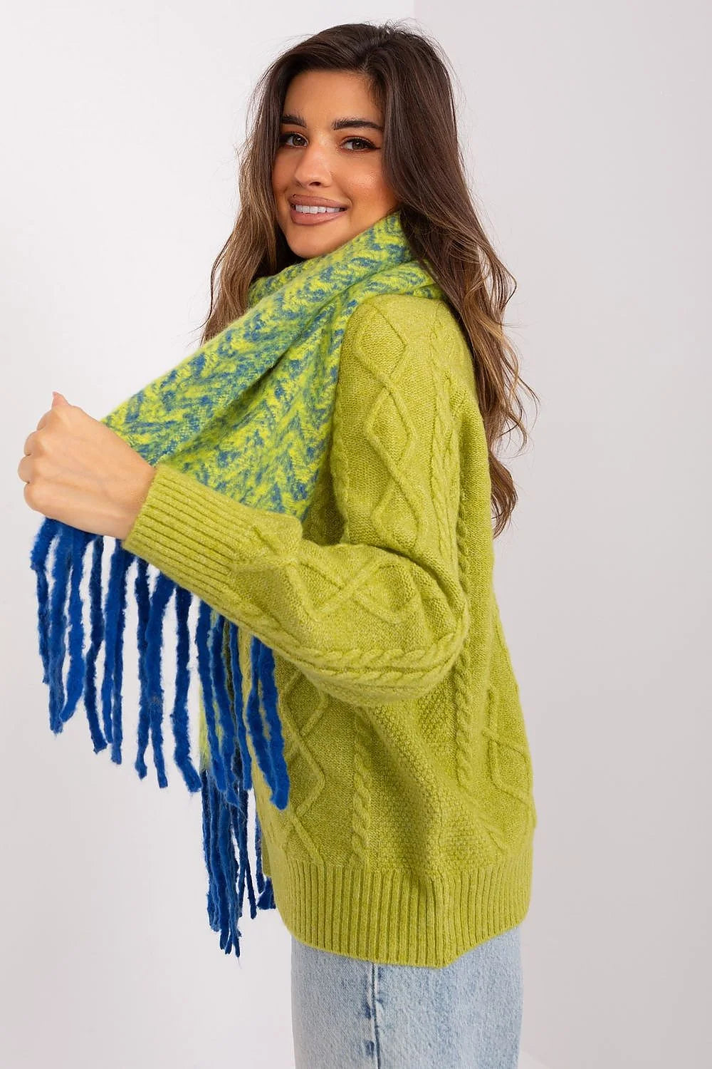 Écharpe design géométrique motif chevrons couleurs vives franges longues maille laine femme automne hiver mode