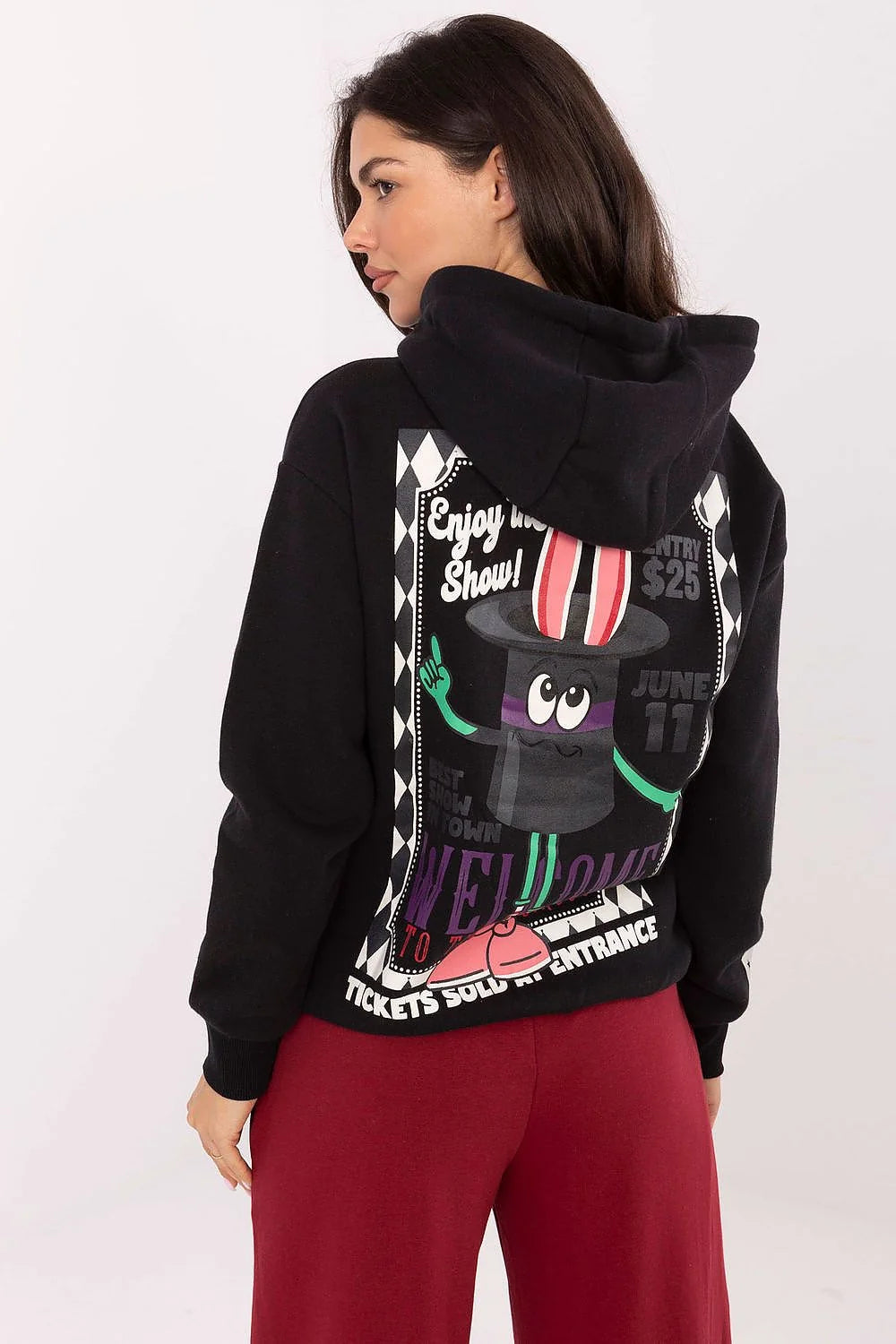 sweatshirt femme noir molletonné court décontracté capuche ajustable cordons blancs embouts roses manches longues poignets côtelés poches latérales lapin brodé