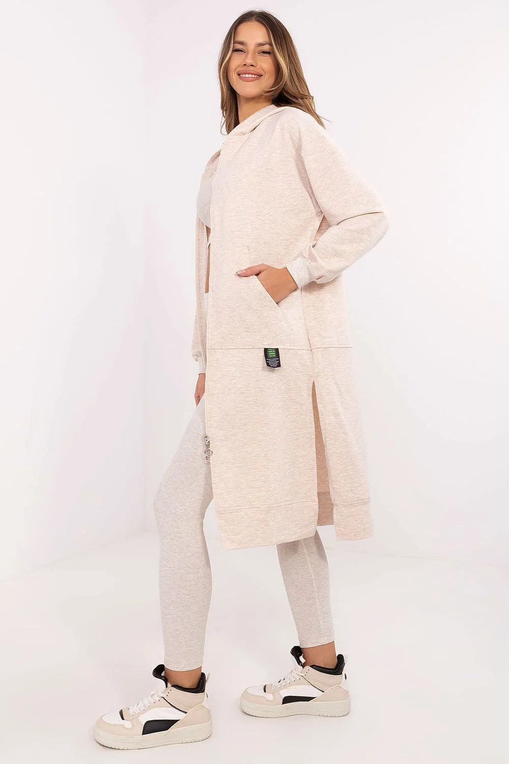 ensemble coordonné femme long cardigan capuche beige crop top legging taille haute moulant maille stretch poches zips baskets montantes
