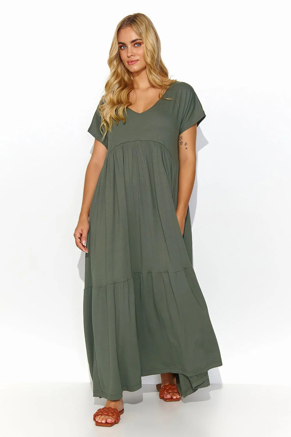Robe de jour Makadamia longue ample en viscose vert olive col V manches courtes style décontracté femme