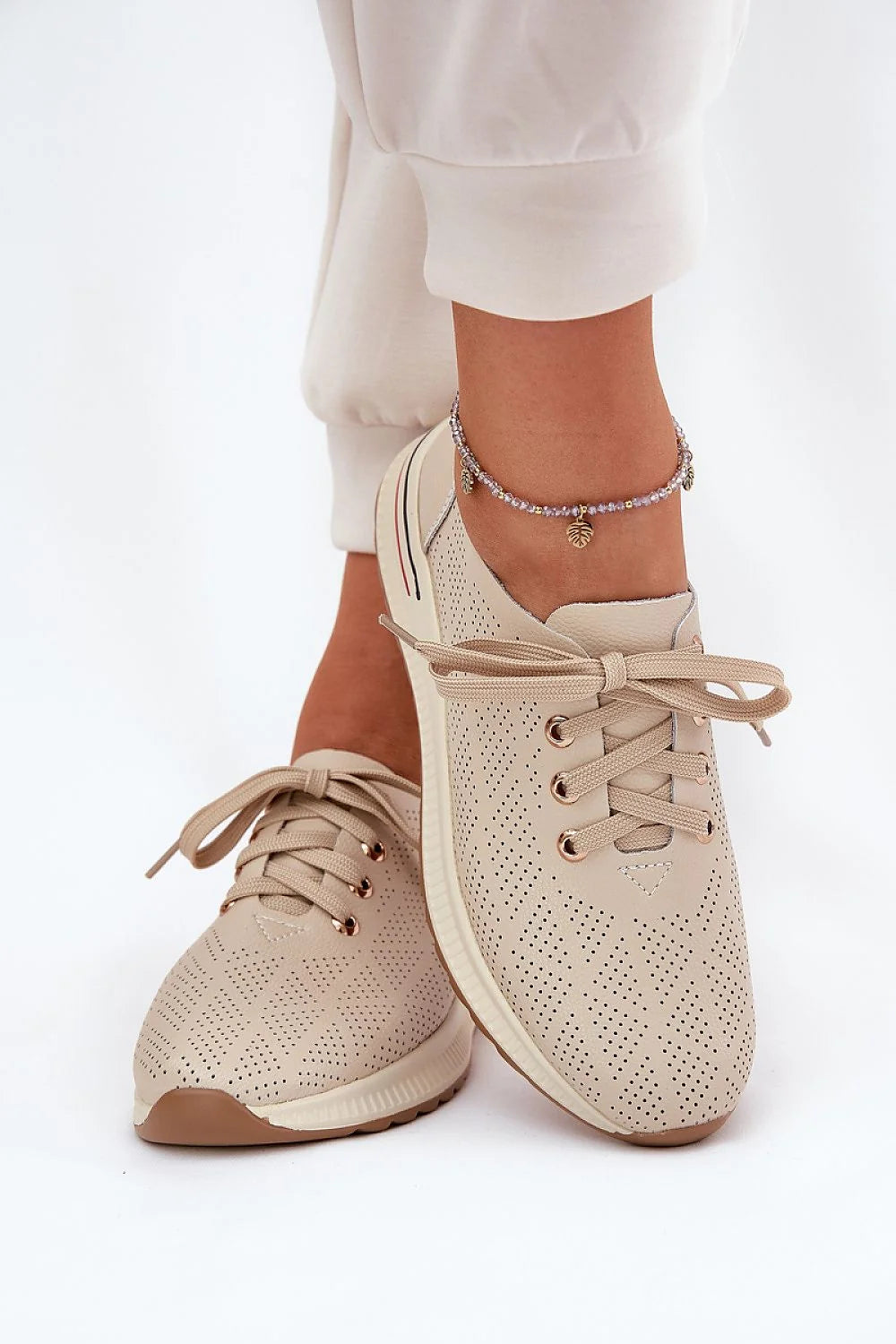 Chaussures de sport modernes pour femmes style casual couleur beige semelle épaisse baskets légères respirables idéales tous les jours finitions élégantes