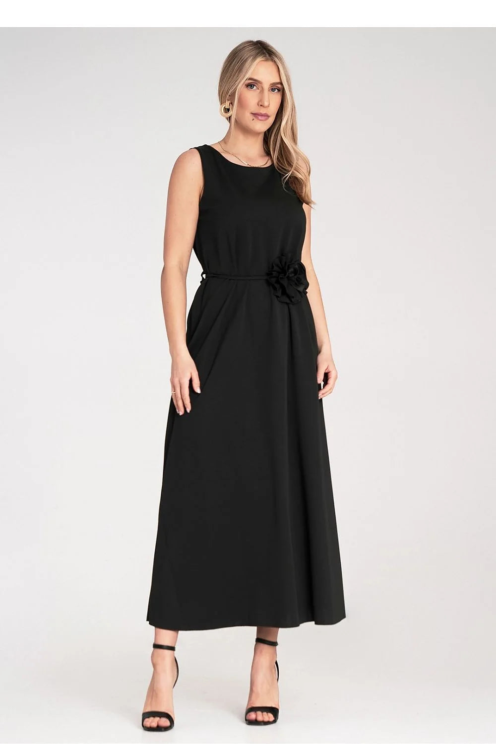 robe longue noire élégante sans manches maille douce décolleté arrondi coupe évasée tombé fluide taille ajustable ceinture fine fleur plissée