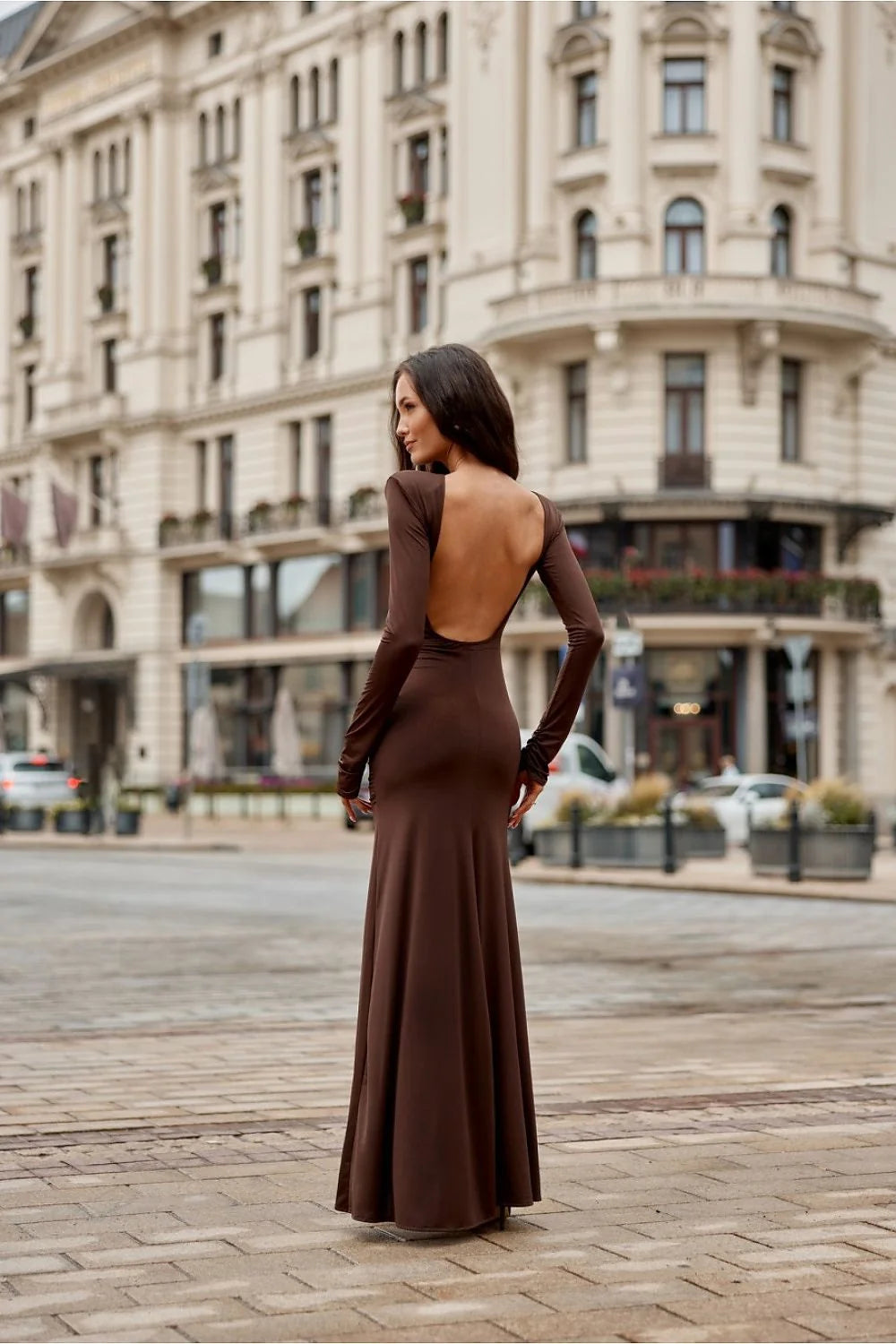 robe longue veloria satinée stretch marron chocolat moulante élégante fente haute latérale manches longues empiècements froncés col drapé