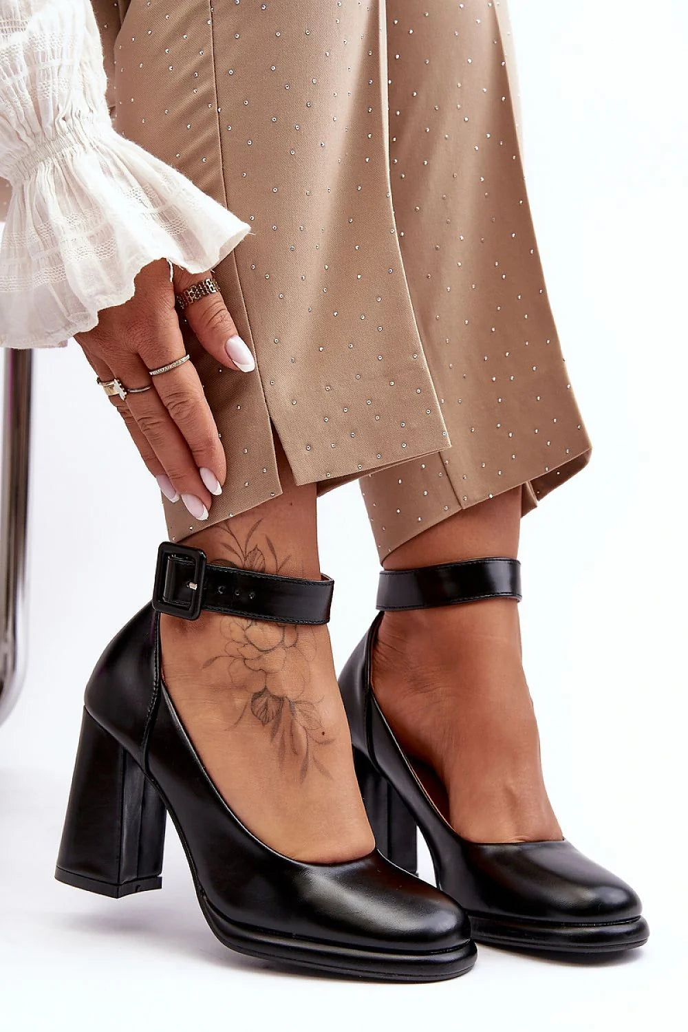 Escarpins talon large style élégant cuir écologique boucle métallique ajustable femmes confortable occasionnels fêtes travail noir