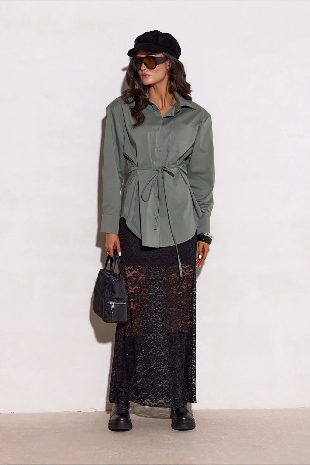 chemise femme ceinturée manches longues vert kaki col chemisier boutonné poche poitrine lien nouer taille coupe cintrée tissu tissé léger