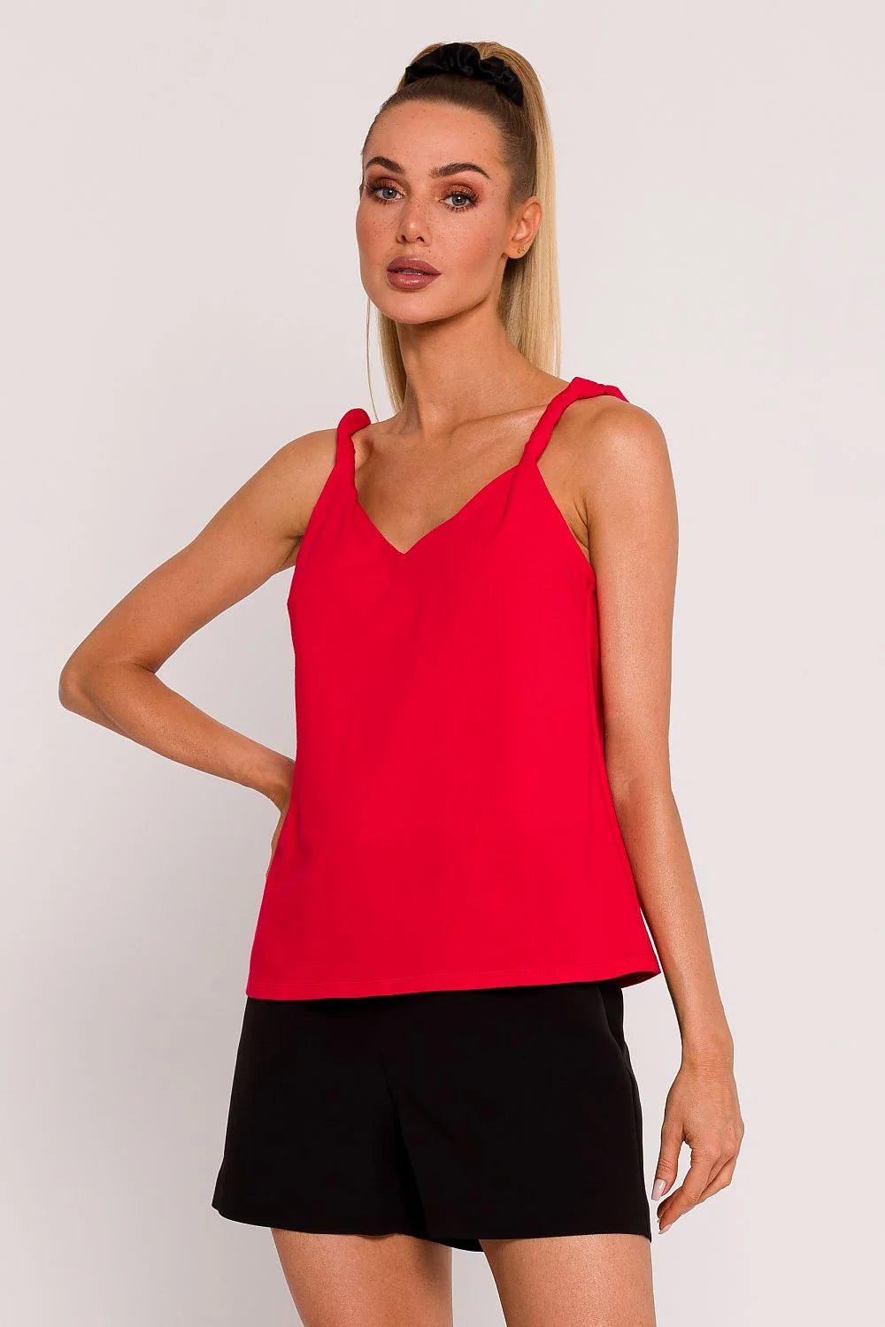 chemisier femme maille léger fluide rouge décolleté profond col V dos nu bretelles fines nœuds plats coutures discrètes droite