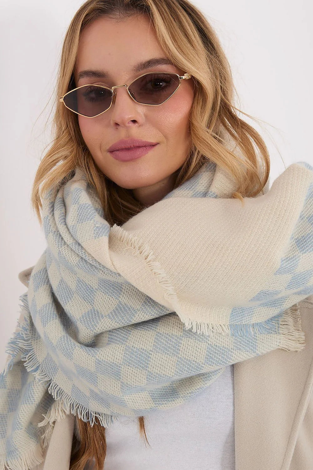 écharpe châle oversize grand carré 148x148cm viscose laine douce épaisse cocooning motif géométrique carreaux crème bleu ciel franges plaid chaud