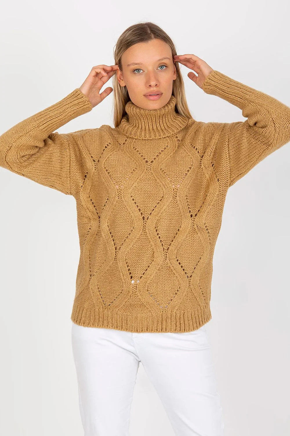 Pull à col roulé féminin ajouré manches longues motif losanges couleur camel coupe ajustée finitions côtelées matériau acrylique 100 %