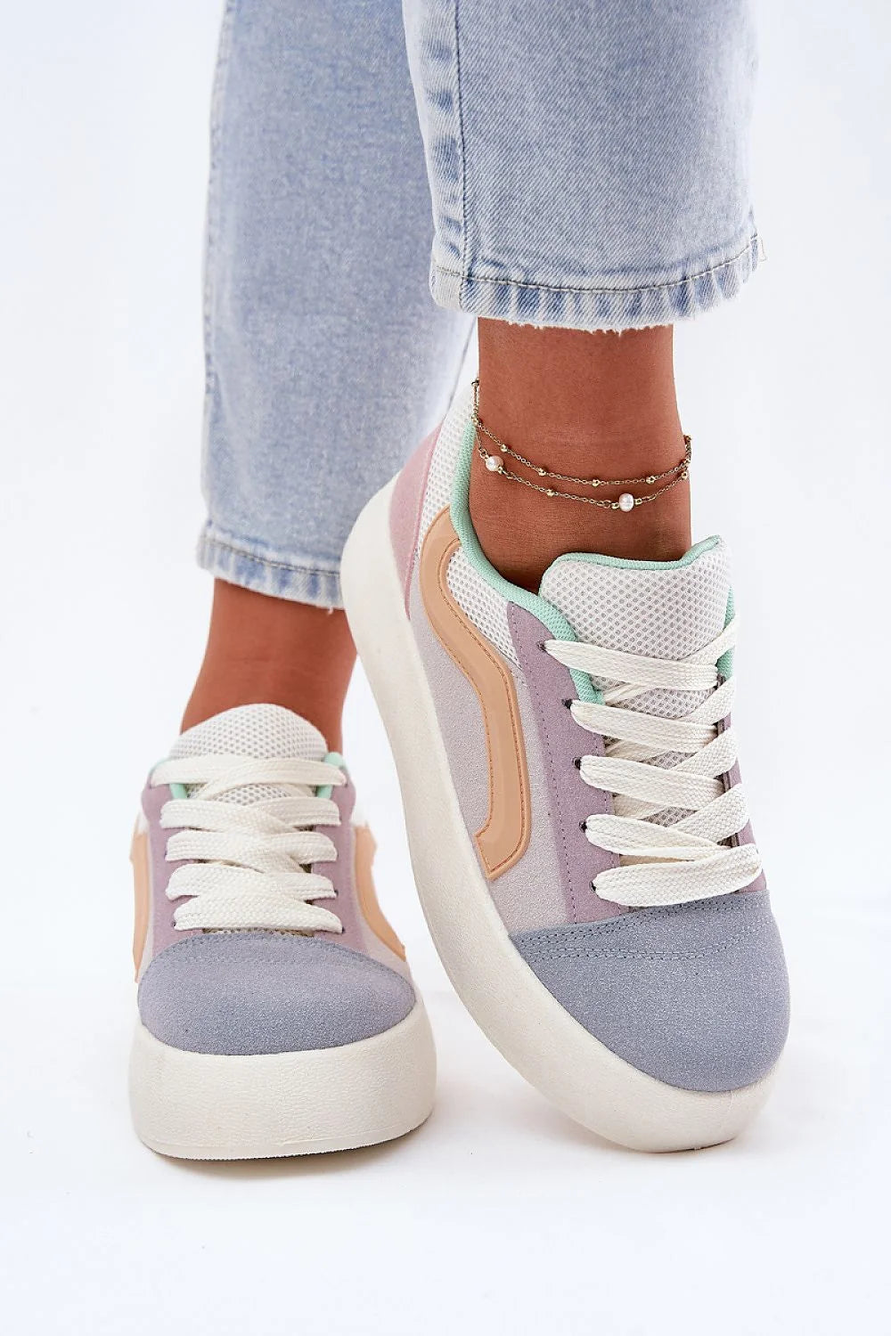 Chaussures de sport féminines modernes en cuir synthétique style casual couleurs pastel semelle épaisse lacets tissus femmes confortables