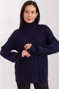 Pull à col roulé pour femme en maille torsadée bleu marine, coupe relax, manches longues, finitions côtelées, matière mixte laine et fibres synthétiques, style élégant et intemporel