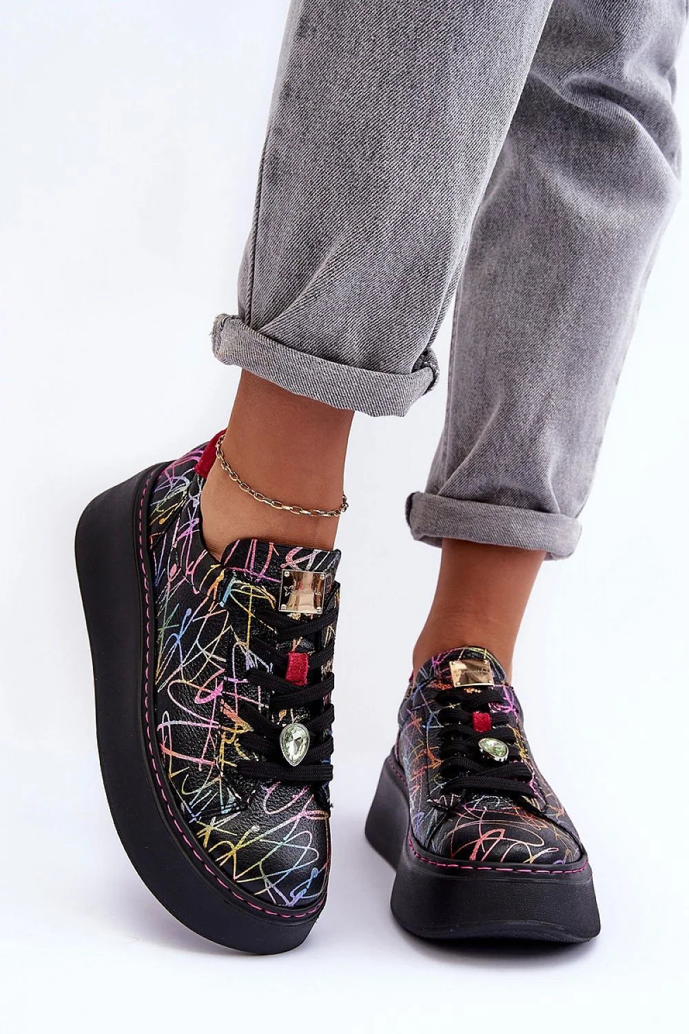 Chaussures de sport femmes design audacieux mode urbaine multicolore motif graffiti simili cuir lisse noire talon renforcé plateforme 2 cm