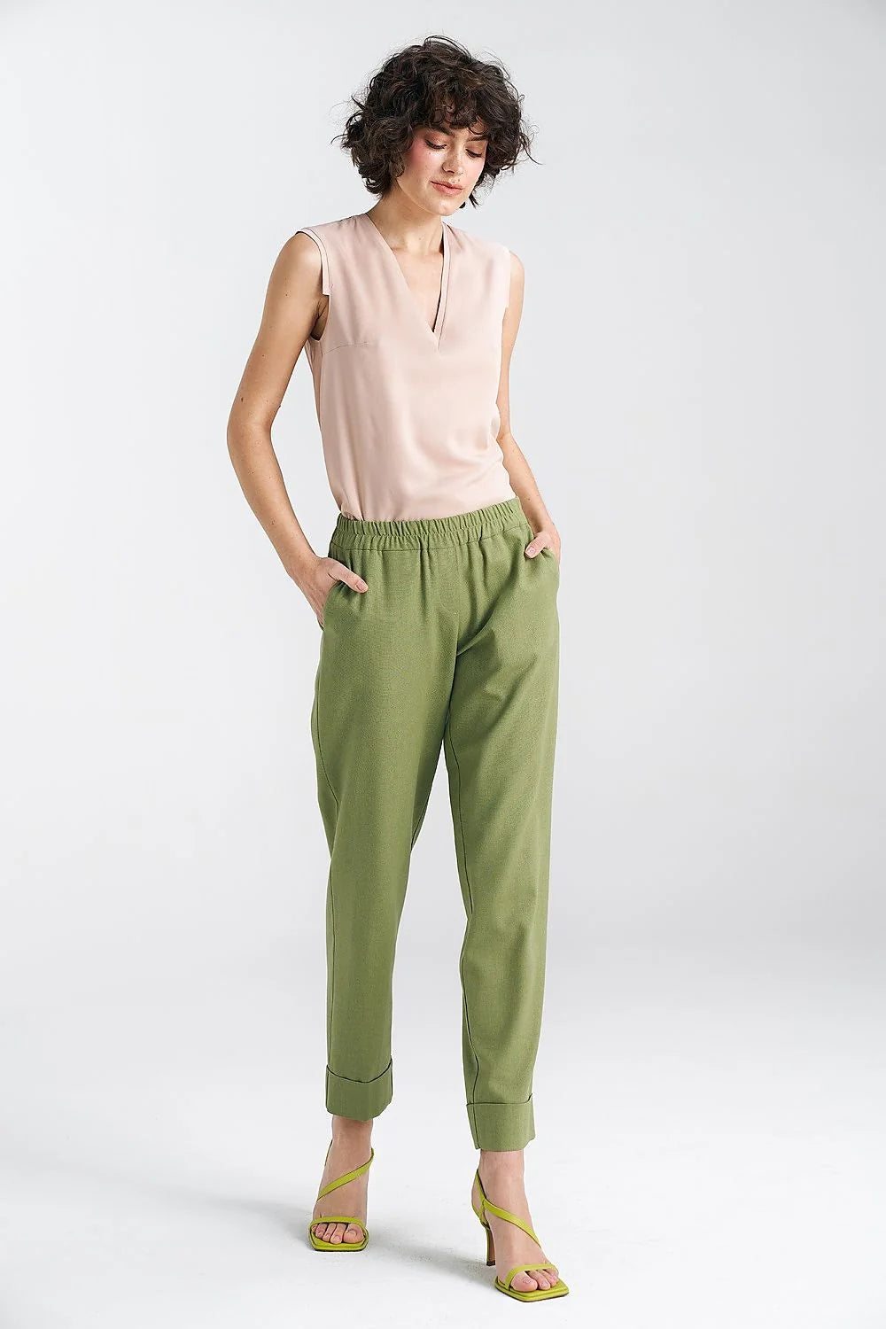chemisier Nife femme coupe régulière encolure V profonde sans manches viscose léger fluide rose poudré minimaliste