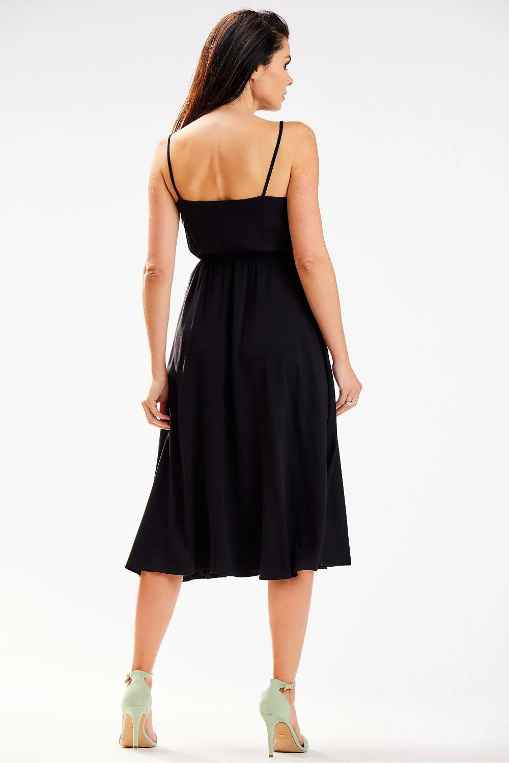 Robe élégante pour jour sans manches noire longueur midi taille élastiquée femme fabriquée en Pologne