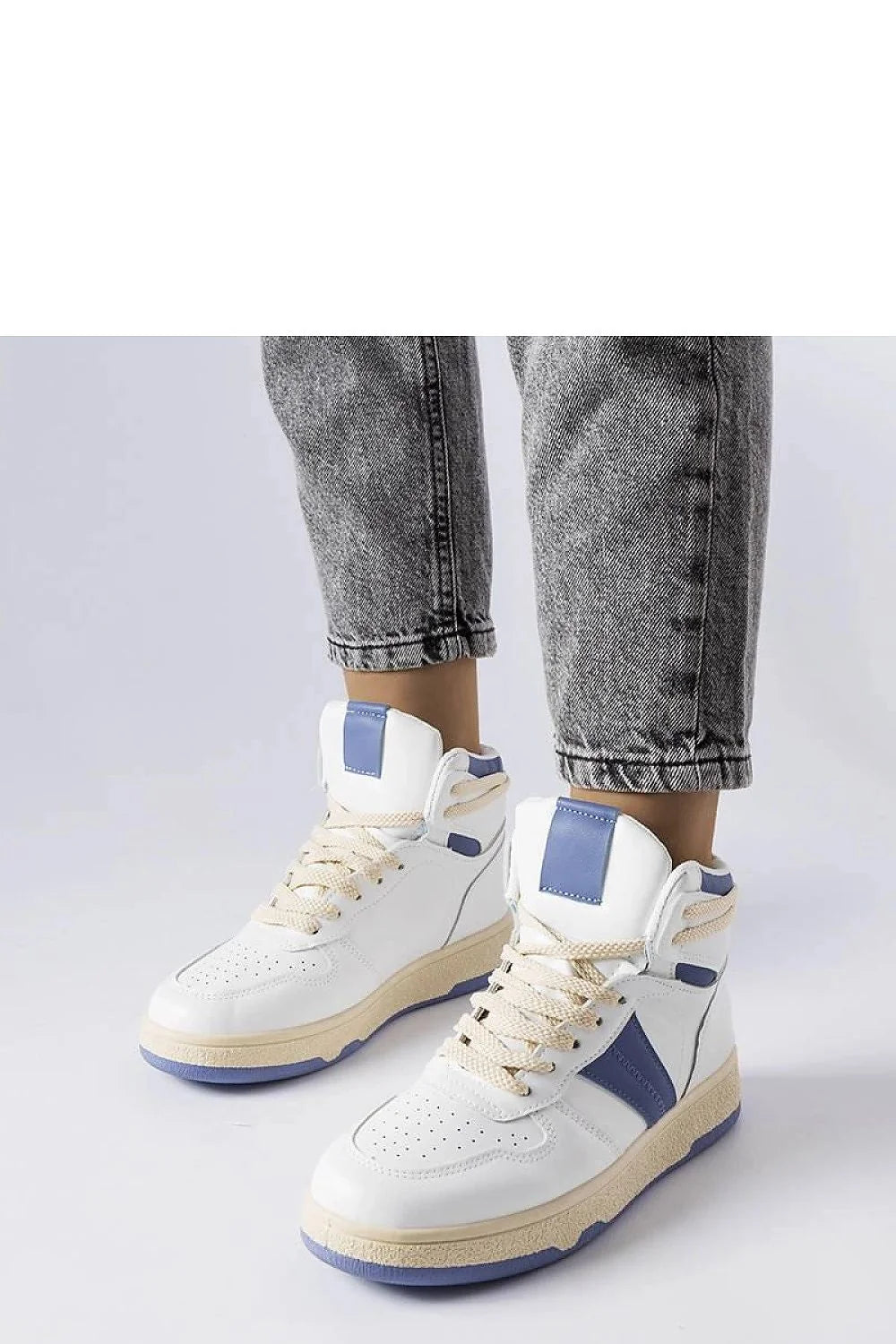 baskets montantes femme Solea cuir synthétique blanc empiècements bleu pâle semelle caoutchouc beige antidérapante bout perforé col rembourré maintien cheville