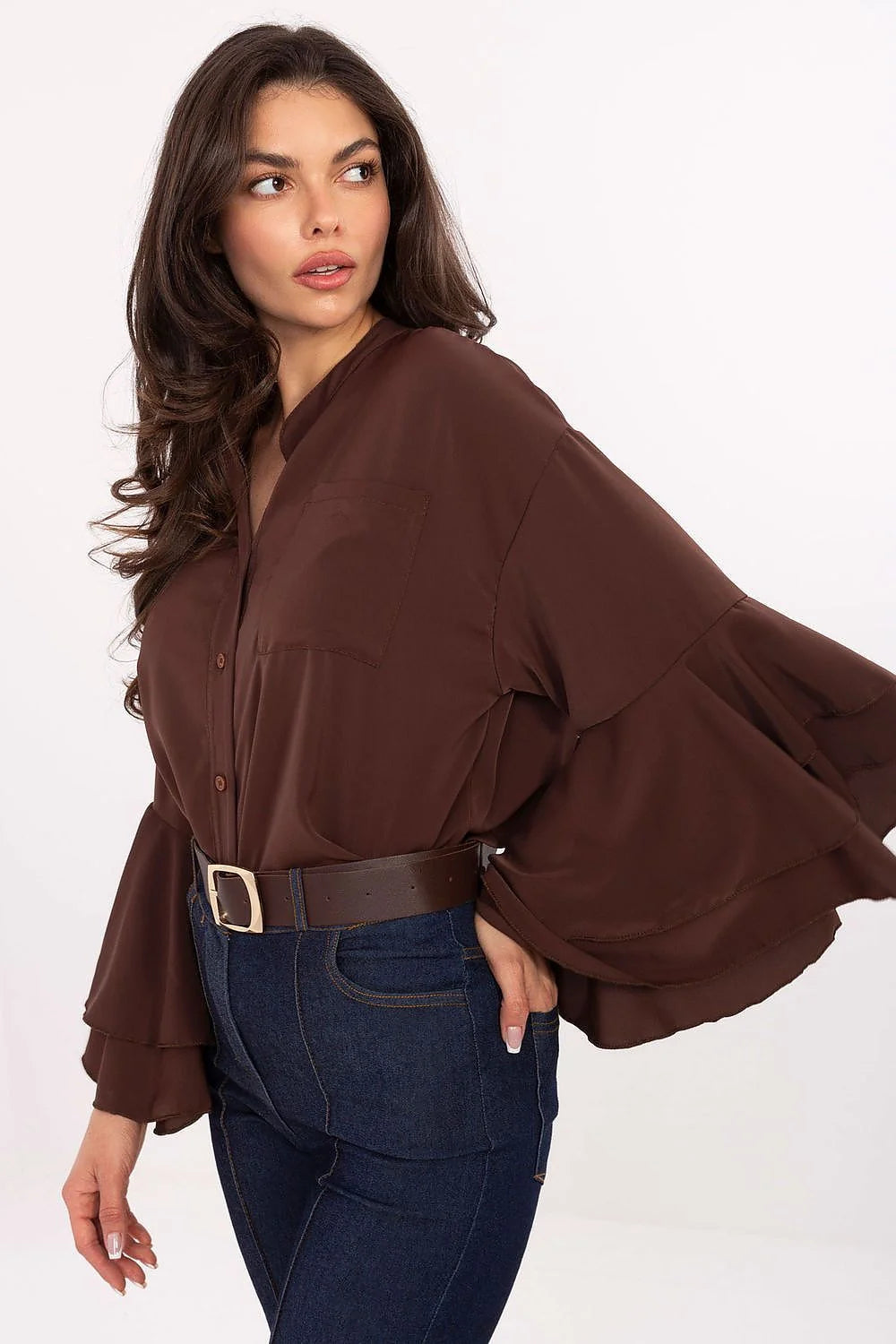 chemisier femme marron chocolat manches longues volants superposés cloche col mao boutonné poche tissu fluide satiné coupe courte