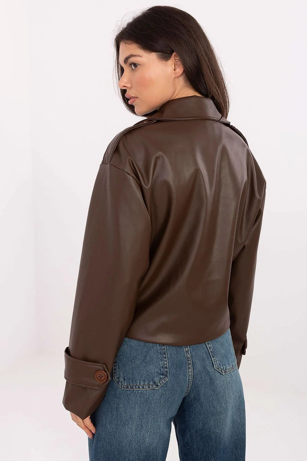 trench court similicuir femme marron chocolat double boutonnage col large revers épaulettes militaire poches rabat manches longues doublée