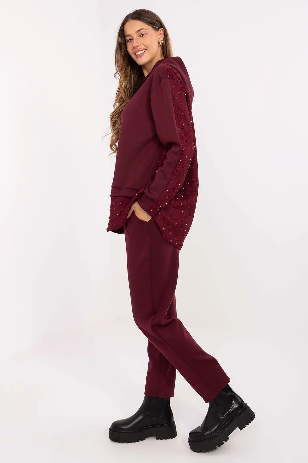 ensemble femme bordeaux molleton oversize sweat capuche pantalon fuselé cheville côtelés poignets taille élastique poches strass dentelle confortable