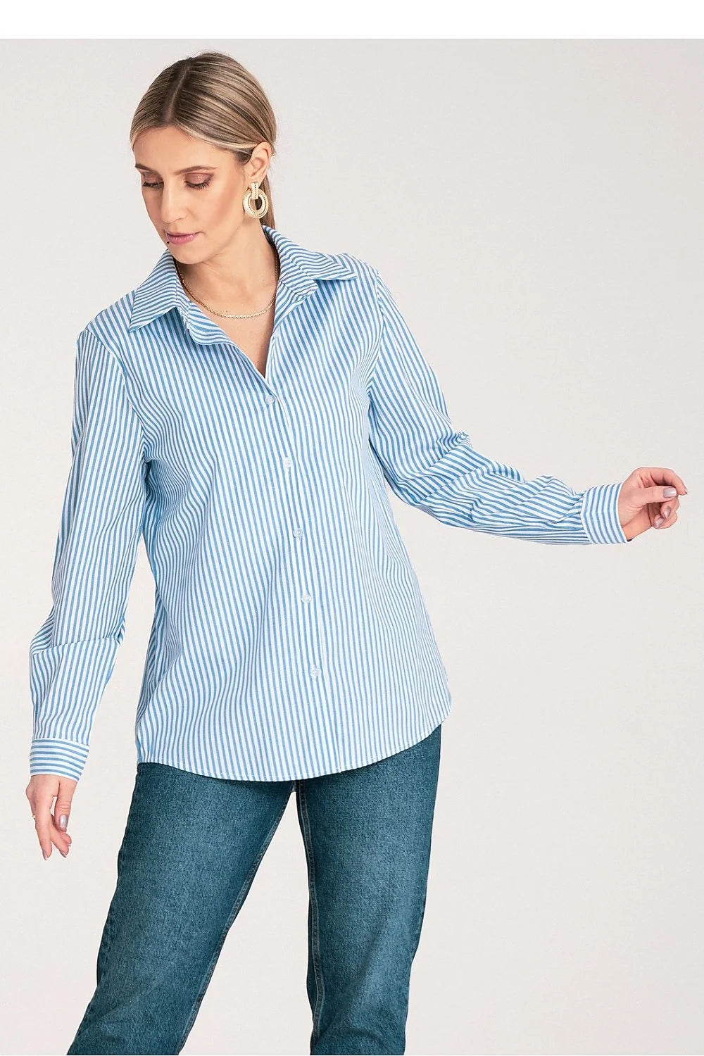 chemise femme classique rayures verticales bleu ciel manches longues col structuré tissu léger polyester élasthanne coupe ample poignets boutonnés