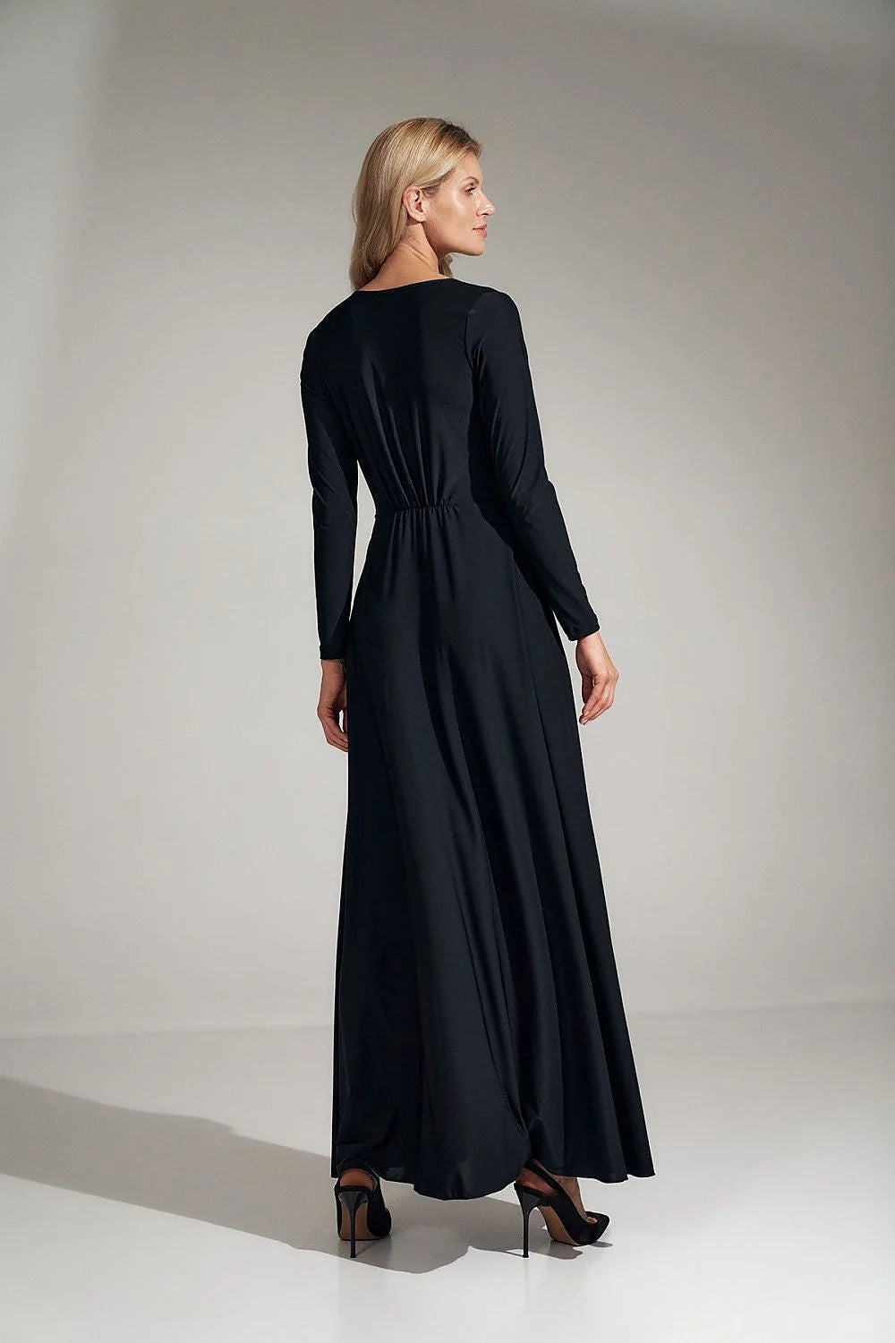 Robe longue élastique élégante verte manches longues décolleté cœur ajustable idéale pour femme chic