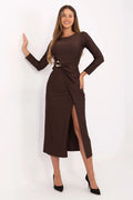 robe soirée portefeuille midi marron chocolat stretch manches longues encolure bateau drapé taille boucle dorée fente latérale haute ajustée élégante