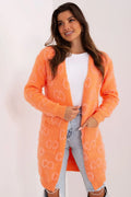 Cardigan longue pour femmes, style décontracté, maille douce, manches longues, poches pratiques, motif ton sur ton, couleur vive, coupe ample, finitions côtelées, mode tendance, égayer la garde-robe, vêtement confortable, idéal quotidien, automne-hiver