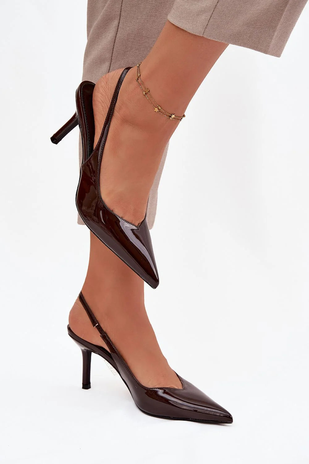 escarpins slingback femme cuir verni bordeaux foncé bout pointu talon aiguille bride arrière fine finition brillante élégant intemporel