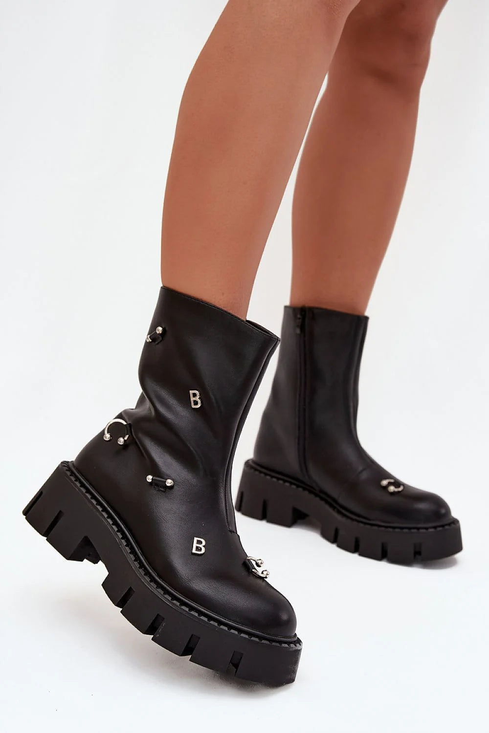 bottines femme mi mollet cuir écologique plateforme talon plat semelle crantée bout rond fermeture éclair doublure polaire ornements métalliques argentés