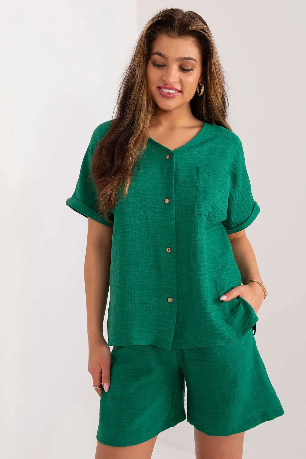 Ensemble Lakerta pour femme élégant et décontracté chemise manches courtes col V short genoux jambes larges taille haute vert émeraude été
