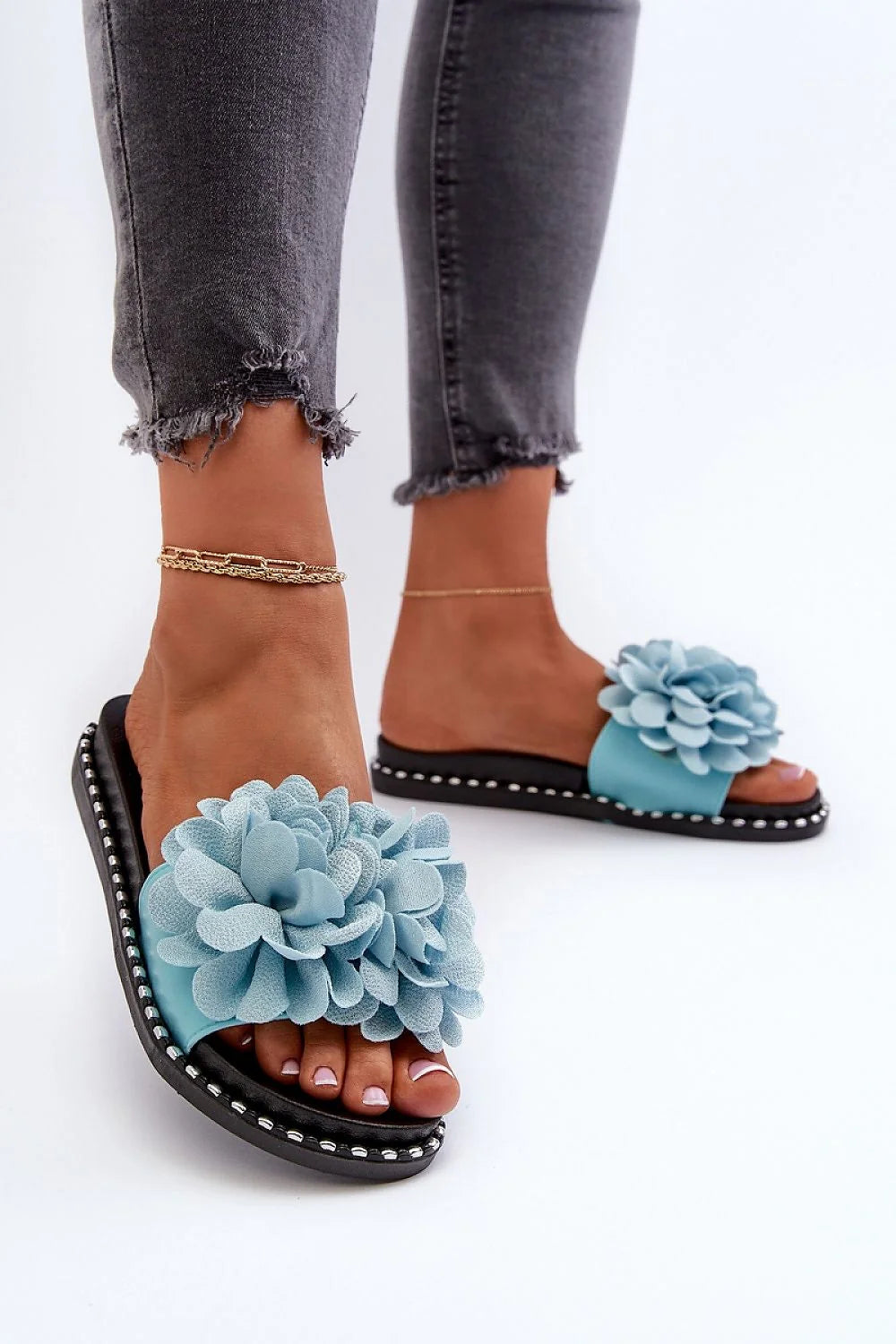 Sandales pour femmes style moderne été clous métalliques semelle plate tissu fleuri couleur bleu pâle respirabilité