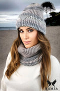 bonnet snood laine mixte côtelé moderne élégant hiver femme chiné gris beige tricot épais doux extensible chaud écusson