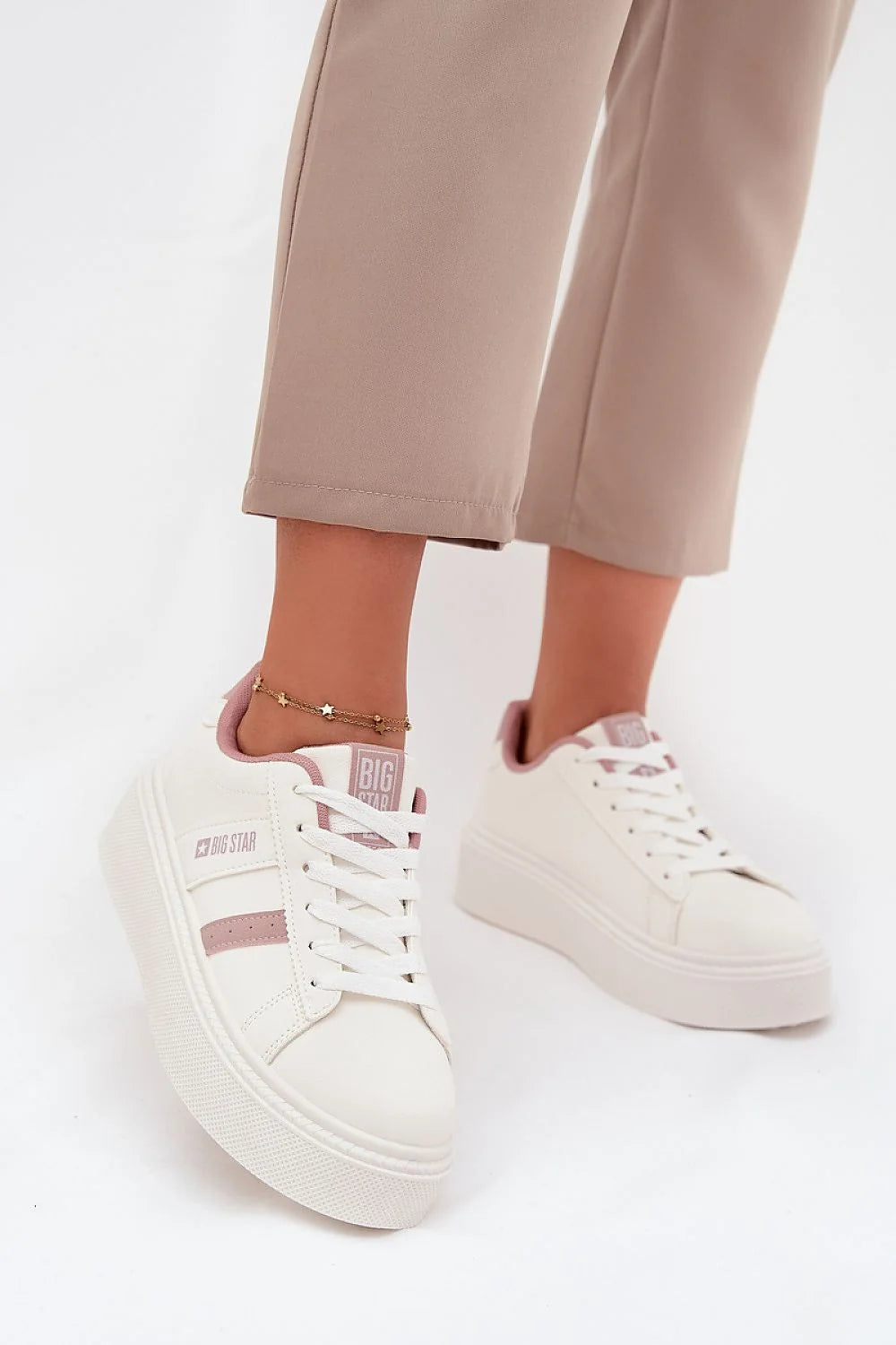 baskets femme plateforme simili cuir blanc rose poudré lacets col rembourré semelle épaisse texturée bandes contrastantes logo BigStar