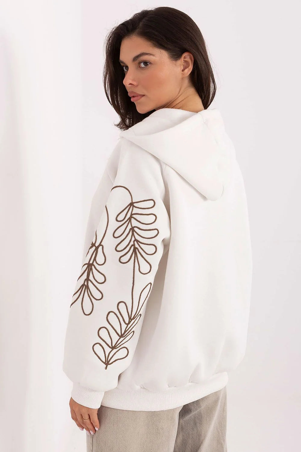 sweatshirt femme capuche zippé molletonné blanc oversize poches kangourou cordon manches longues brodées motif feuilles marron coton élasthanne confortable