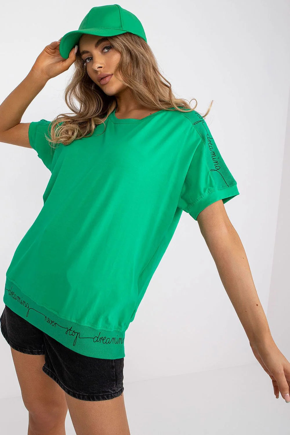 T-shirt femme moderne coupe ample manches courtes couleur jaune vif lettrage "never stop dreaming" coton élasthanne respirant