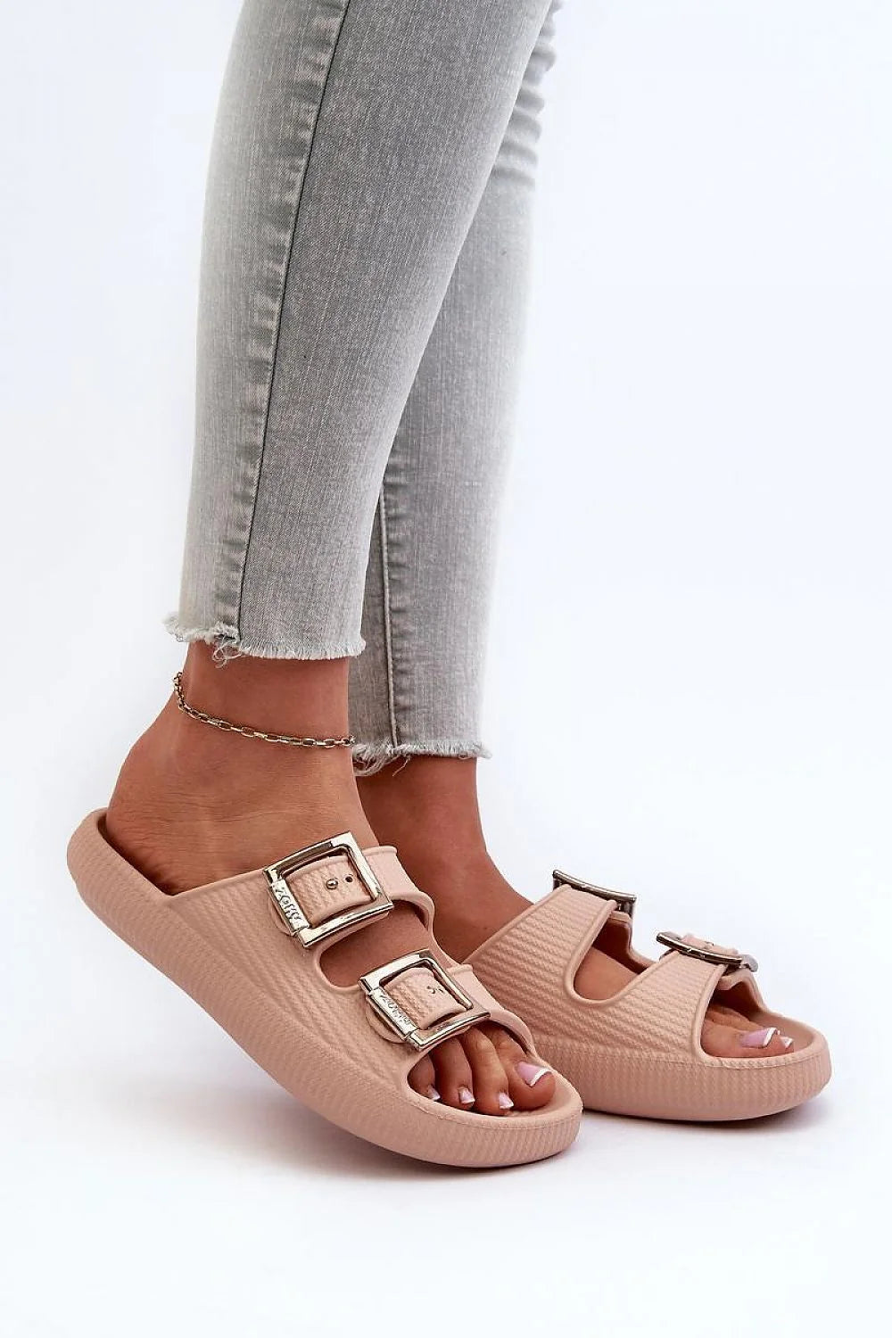 Sandales femme style moderne et décontracté beige rosé sangles ajustables boucles métalliques talon légèrement surélevé confort maximal ZAXY
