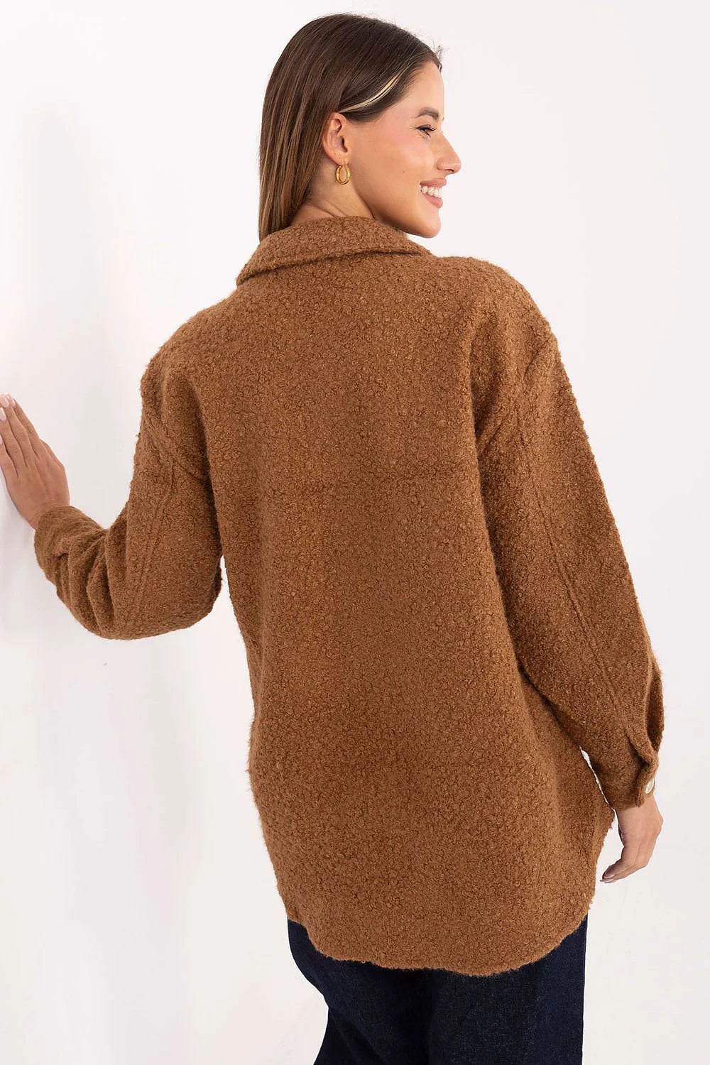 chemise bouclée femme oversize teddy cognac shacket col classique boutonnée poches rabat polaire épaisse manches longues poignets boutonnés décontractée chaude