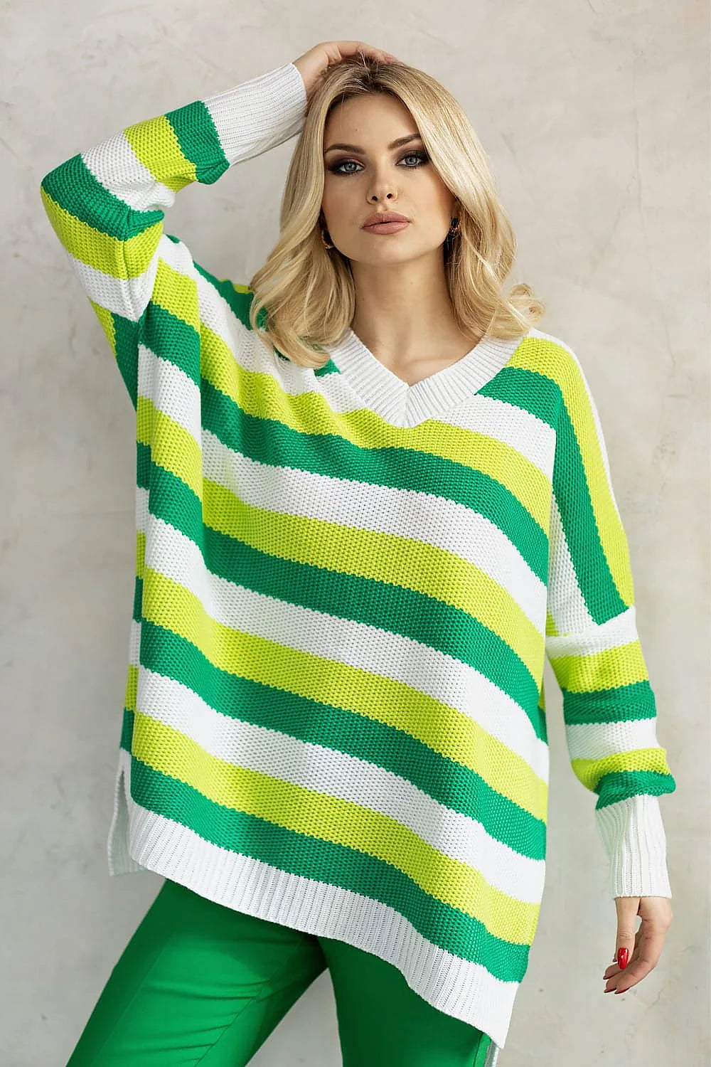 Pull pour femme ample manches longues col en V rayures colorées vert émeraude jaune vif blanc 100% acrylique moderne confortable