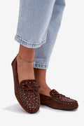mocassin femme daim marron cuir ecologique loafer enfiler bout arrondi surpiqures noeud decoratif clous oeillets argentes semelle caoutchouc confortable
