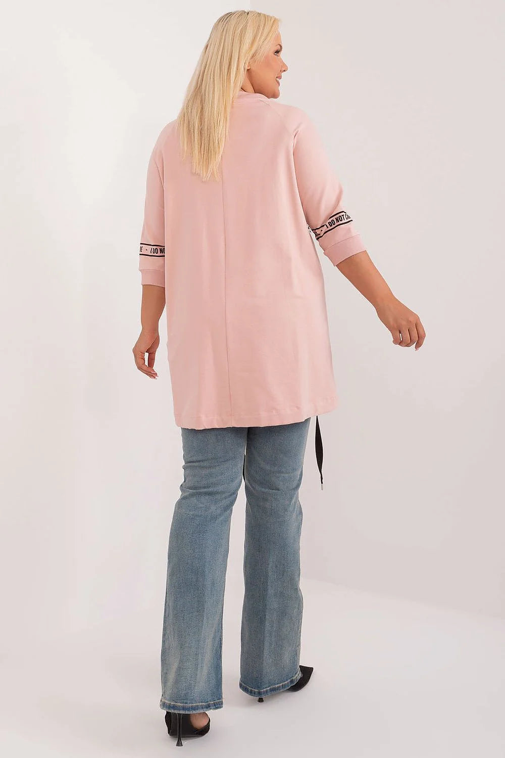 Chemisier grande taille Relevance, coupe ample, manches longues, style casual, couleur rose pâle, imprimé noir, tissu coton, confortable, original, mode urbaine, vêtement tendance, occasion détente, sortie, occasion