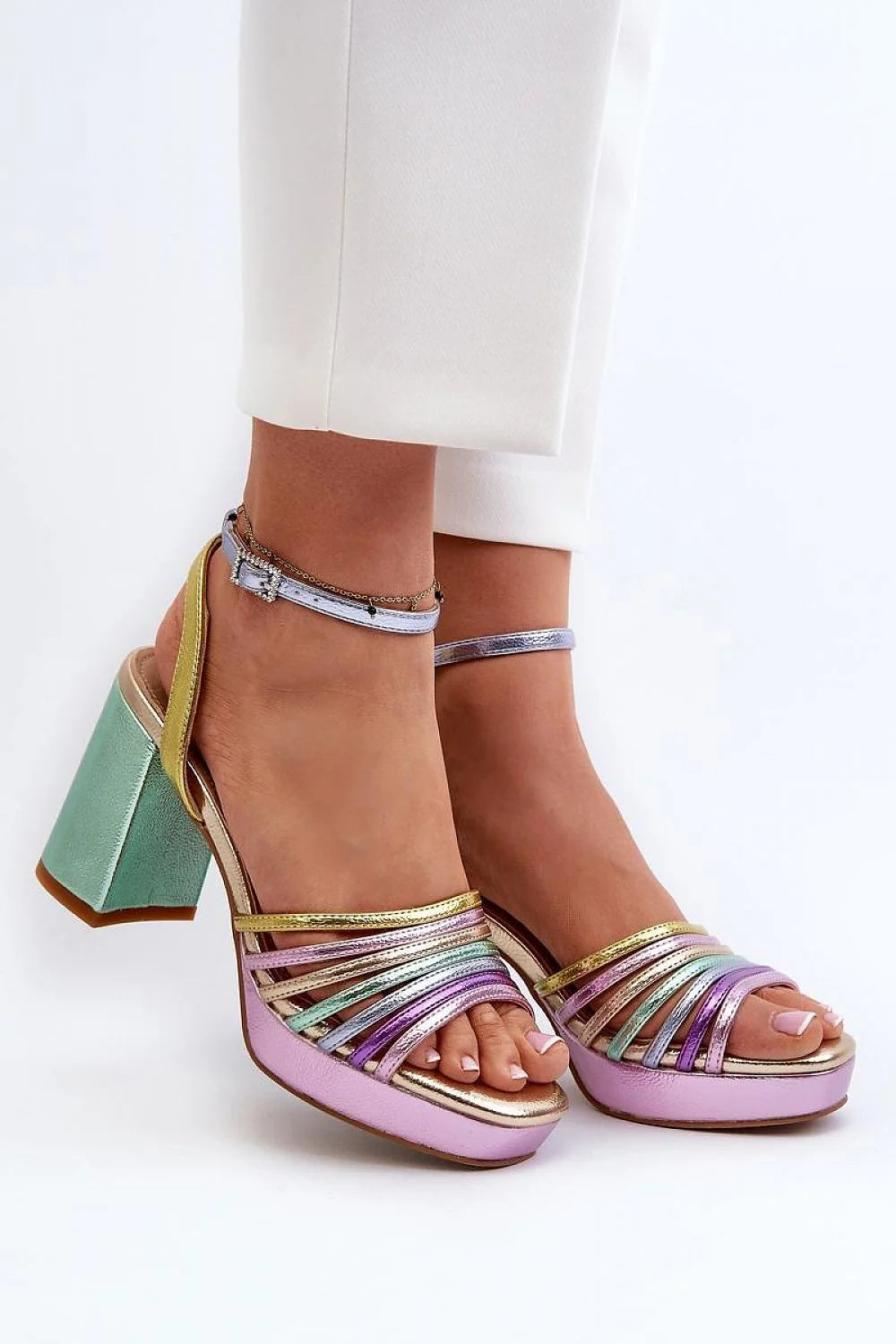 sandales talon bloc plateforme brides entrelacees multicolores pastel metalise simili semelle cuir naturel boucle reglable confortable retrochic estivale femme