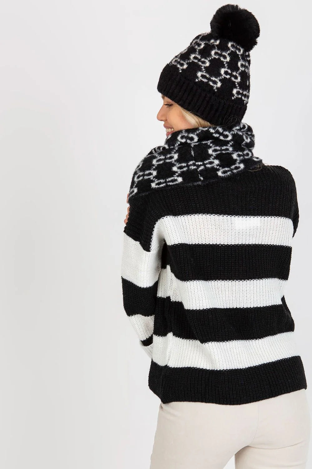 écharpe infinity jacquard géométrique noir blanc snood bonnet pompon fausse fourrure maille épaisse moelleuse chaude extensible