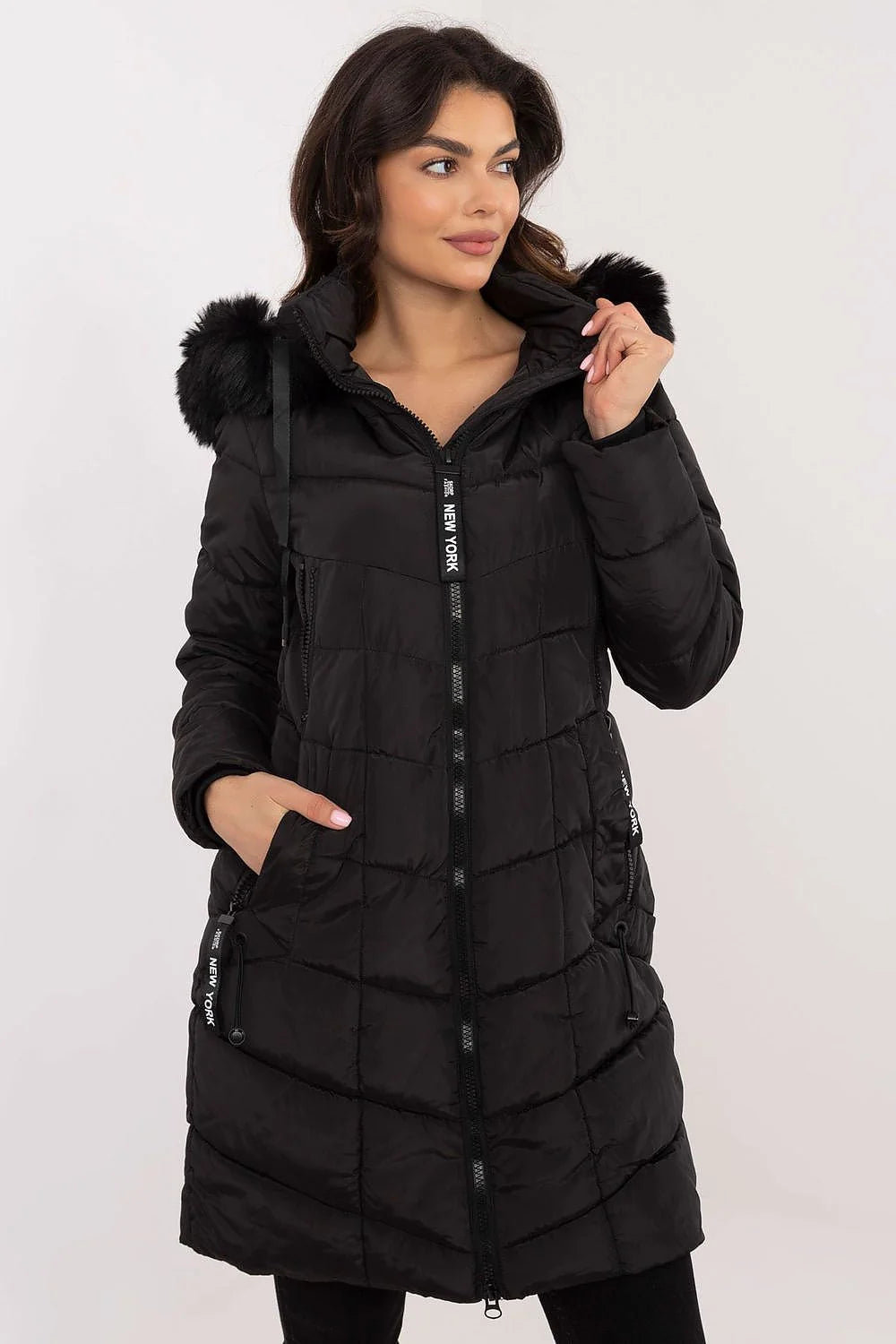 Manteau d'hiver pour femme long noir en polyester design matelassé fourrure synthétique capuche amovible fermeture éclair robuste style moderne urban wear