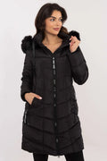Manteau d'hiver pour femme long noir en polyester design matelassé fourrure synthétique capuche amovible fermeture éclair robuste style moderne urban wear