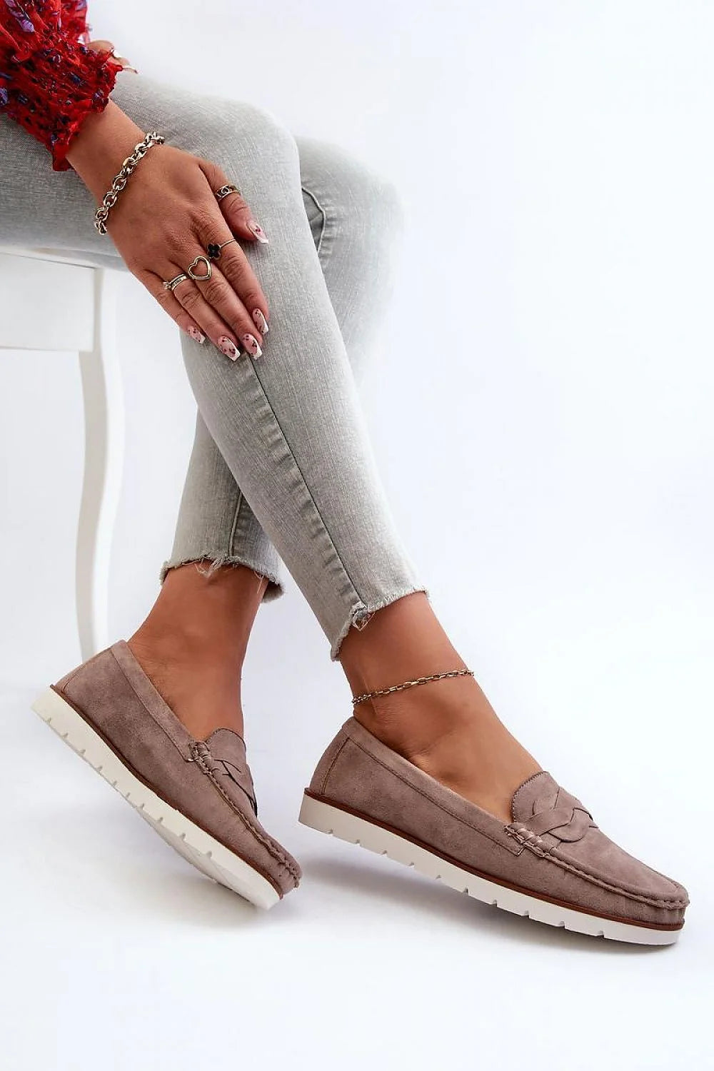 mocassins femme suédine écologique taupe tressé bout amande surpiqûres apparentes semelle crantée blanche tranche marron plateforme légère doublure cuir naturel